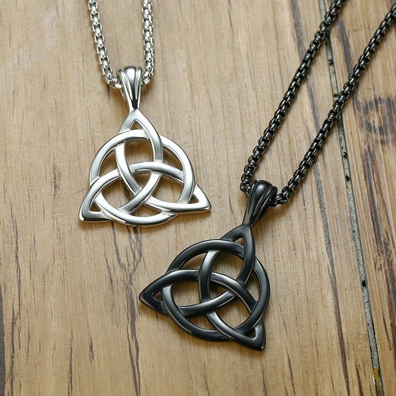 Colar preto irlandês triquetra